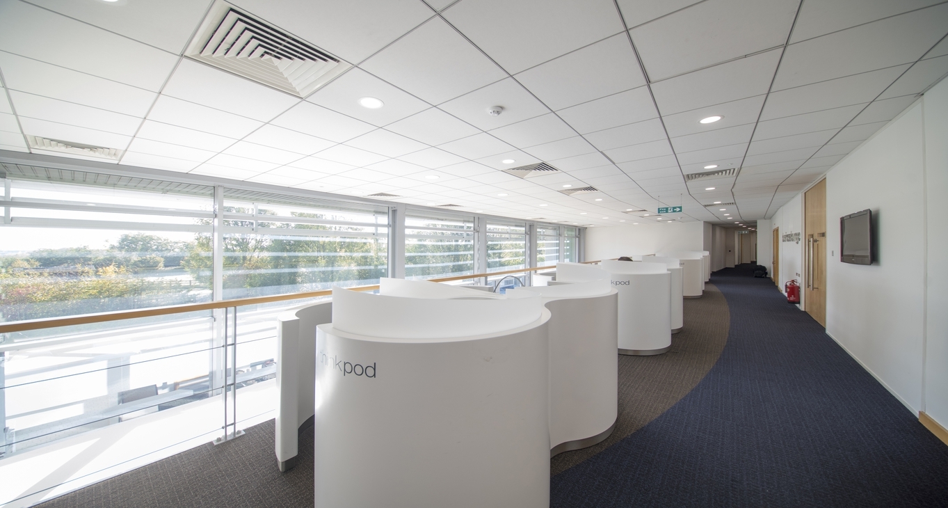 Rent office Atterbury Lakes — photo 1