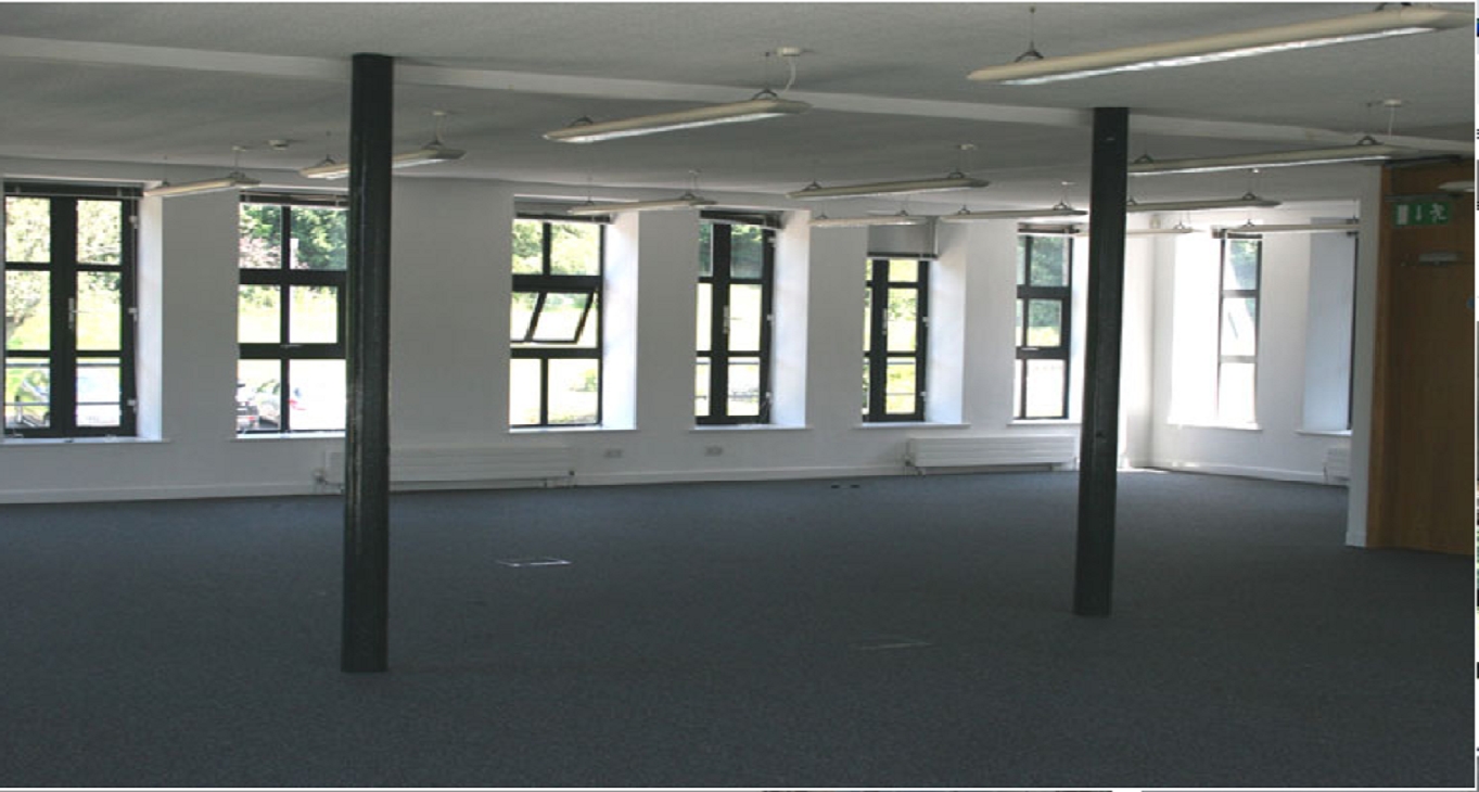 Rent office Blackburn Road, Egerton — photo 2