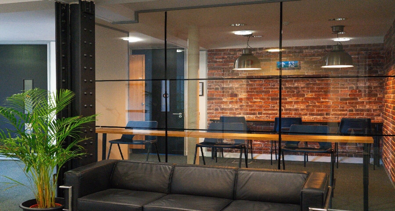 Rent office Cambrian Buildings Mt Stuart Square — photo 8
