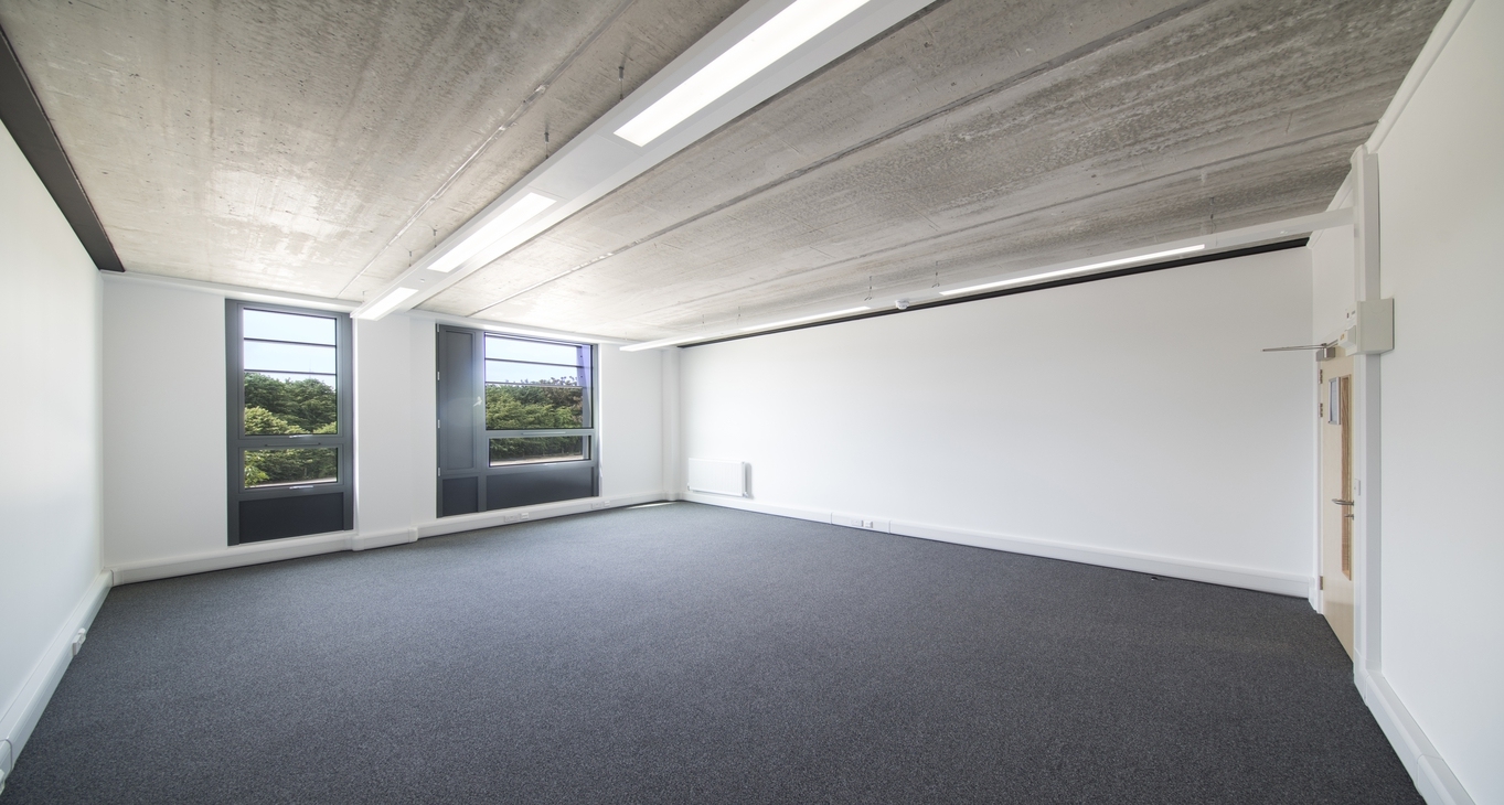 Rent office Chichester Enterprise Centre — photo 4