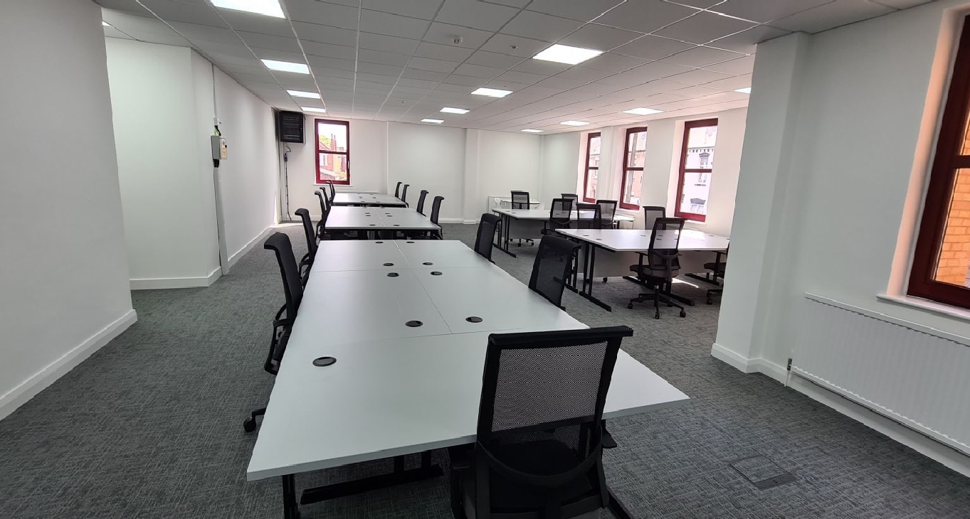 Rent office Cowbridge Road East 20 — photo 3