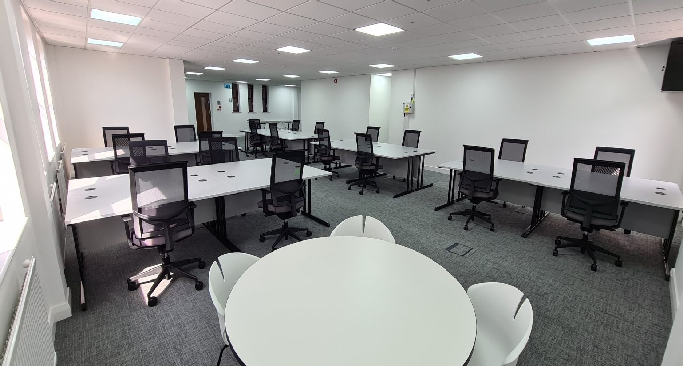 Rent office Cowbridge Road East 20 — photo 5