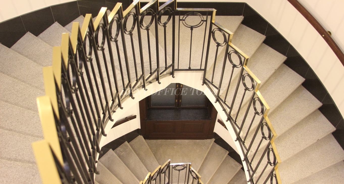 Rent office Goldenes Quartier Office — photo 38