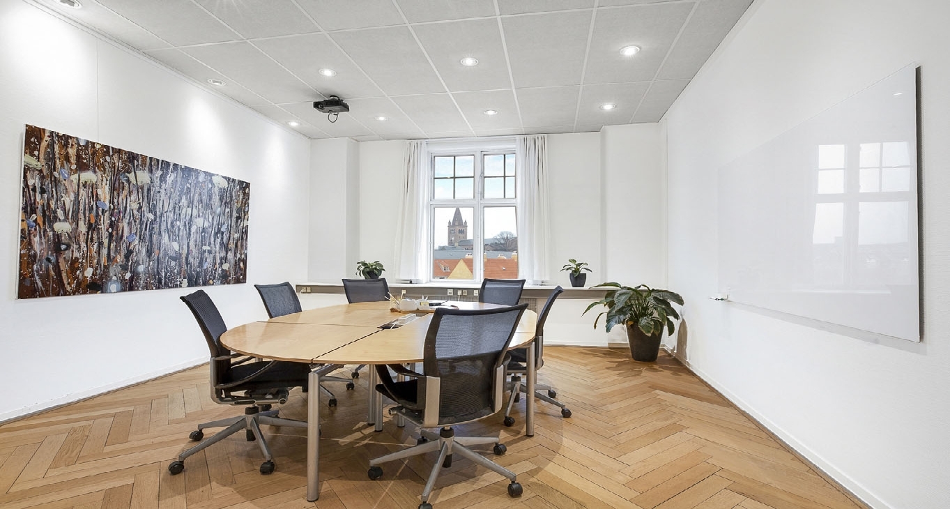 Rent office Hammerensgade 1 — photo 1