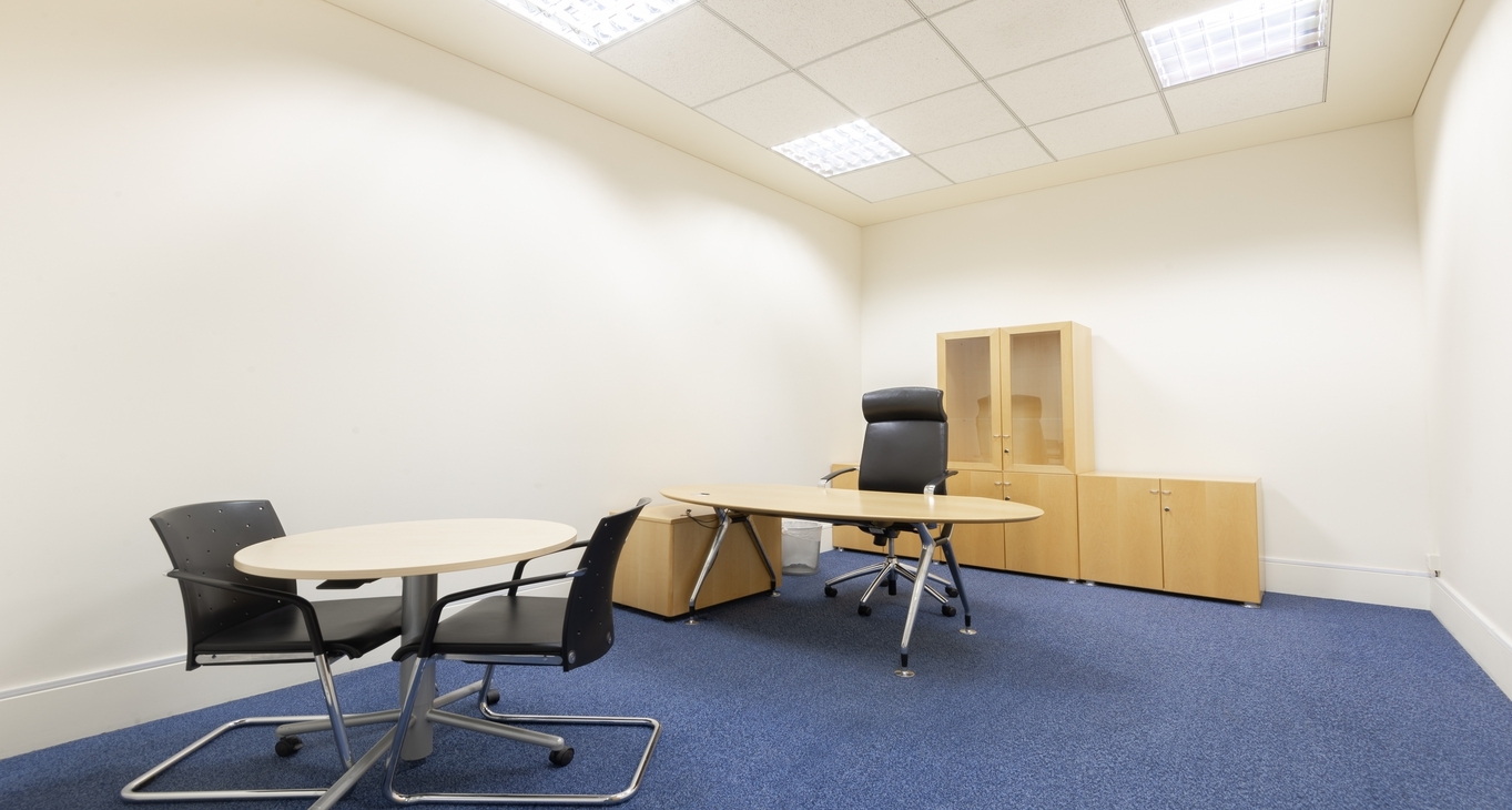 Rent office Kingdom Centre_5-5