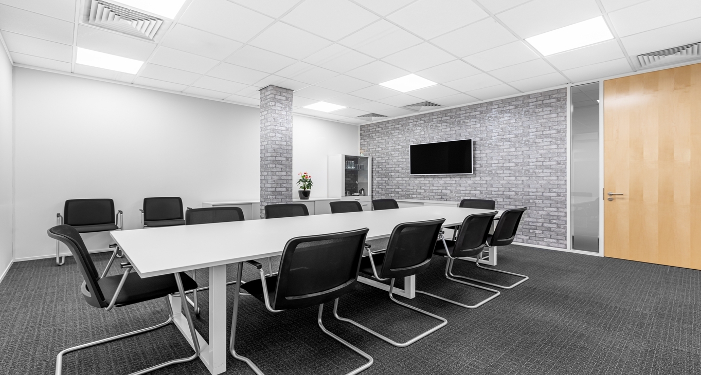 Rent office Kingsmead Business Park — photo 6