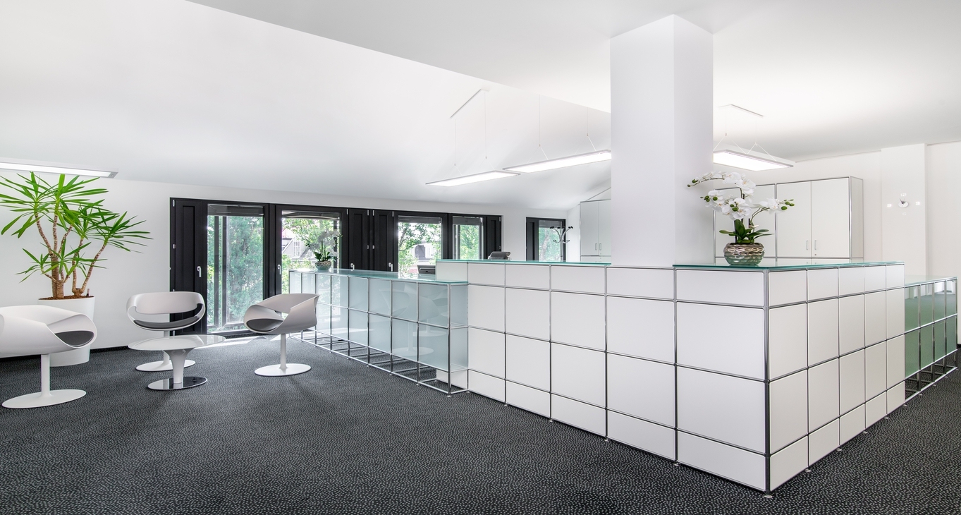Giselastraße metro — offices nearby