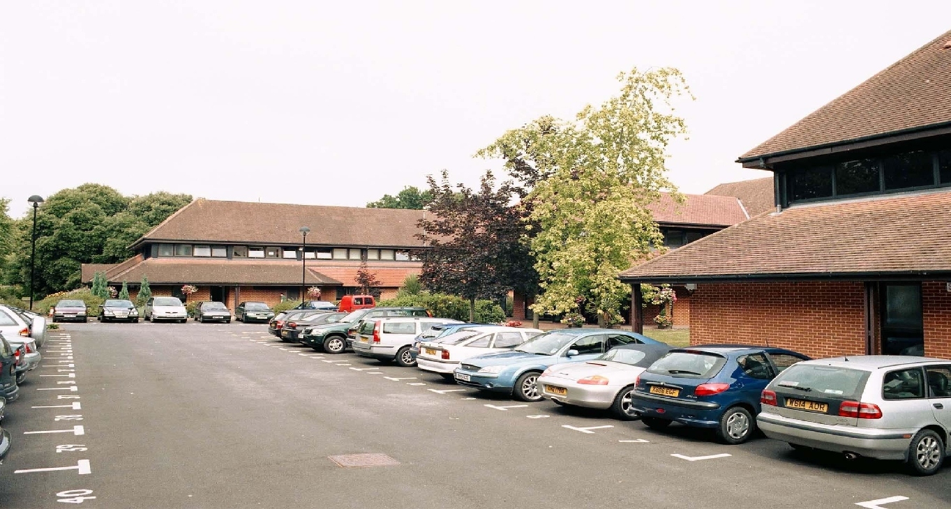 Rent office Lutyens Close — photo 2