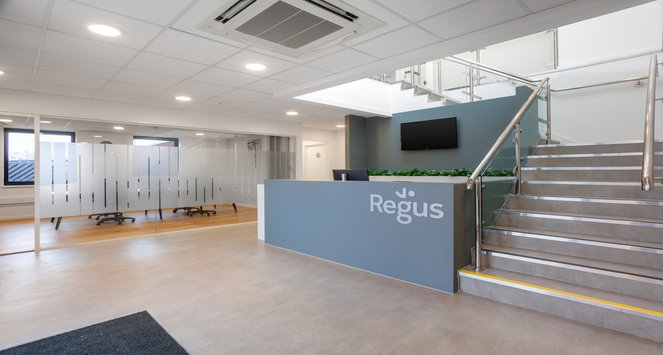 Rent office Meridian Business Park — photo 2