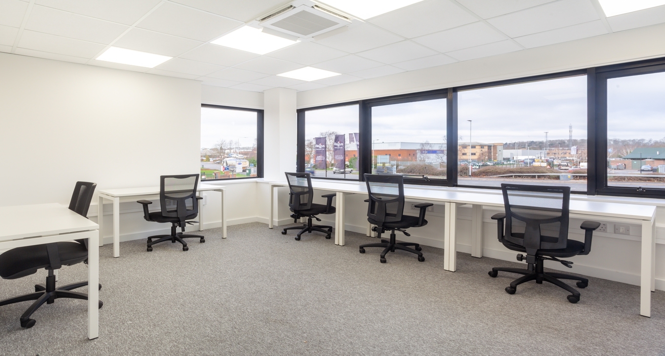 Rent office Meridian Business Park — photo 3