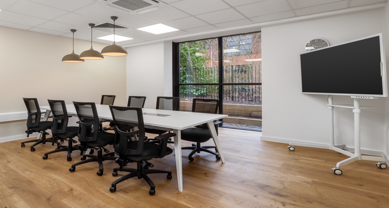 Rent office Meridian Business Park — photo 4