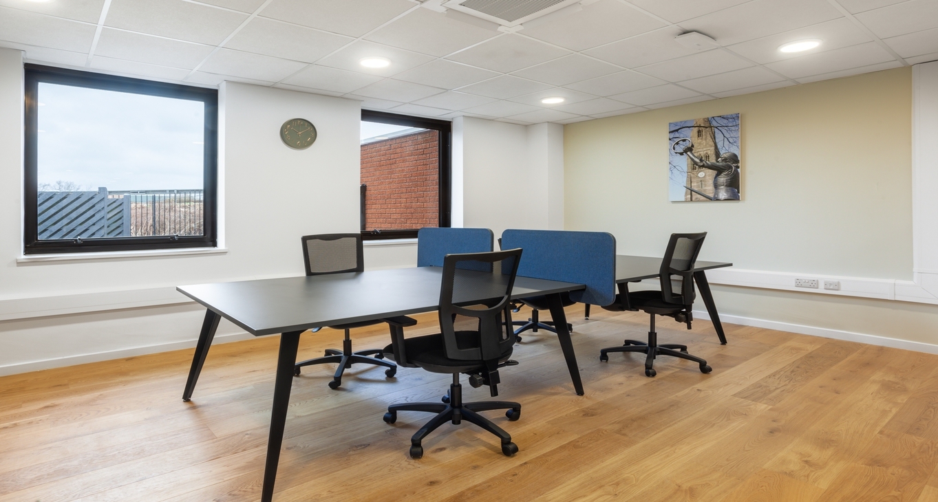 Rent office Meridian Business Park — photo 9
