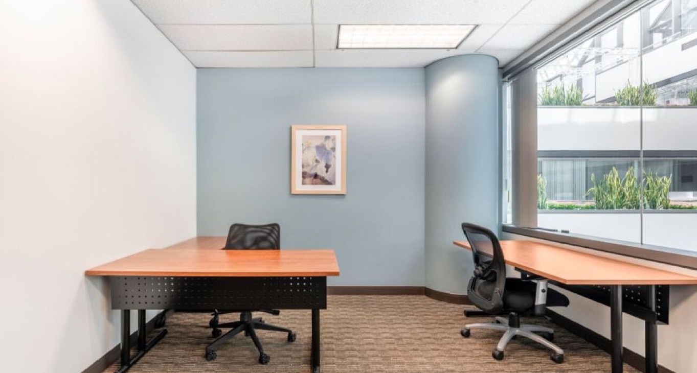 North Clark Street 321, North Clark Street 321, Chicago, IL 60654 — office space for rent, photo 1
