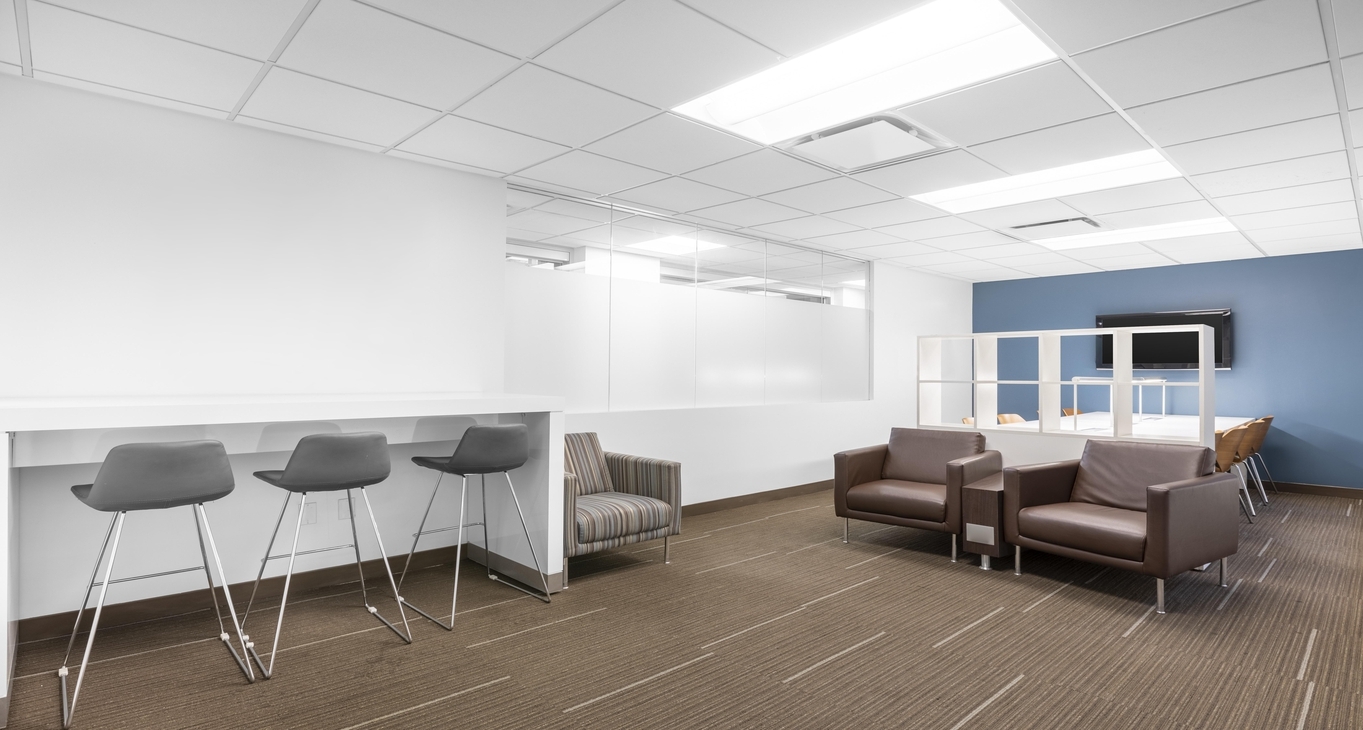 Business center Paramount Building Rent office Paramount Building — photo 2