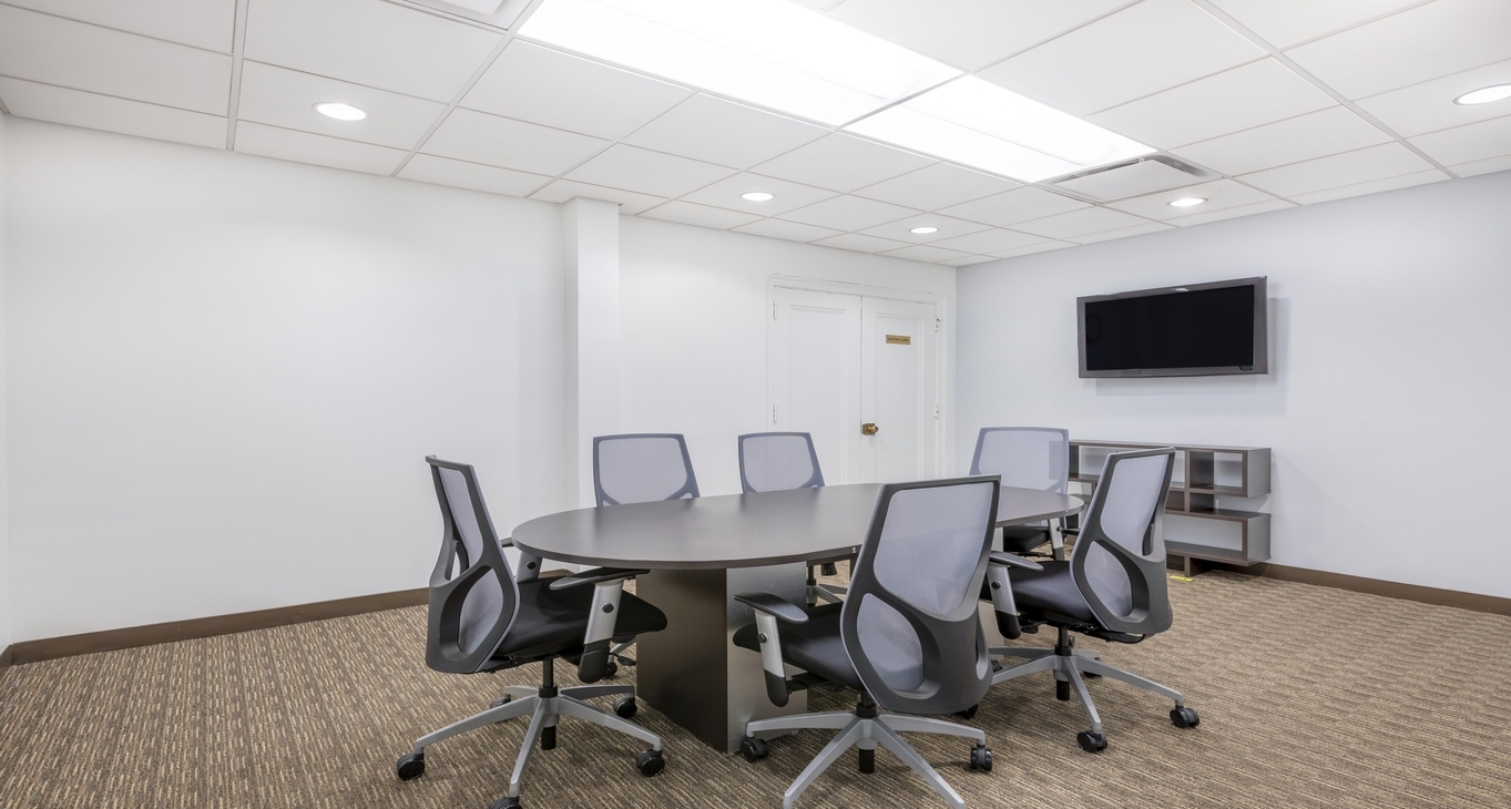 Business center Paramount Building Rent office Paramount Building — photo 7