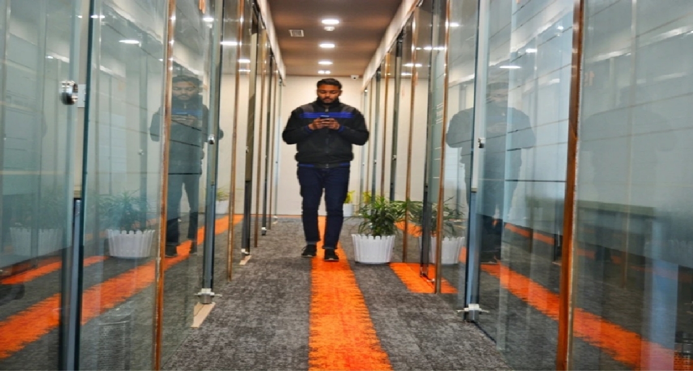 Sewa pejabat Plot - 505, Udyog Vihar, Phase - III_3-3