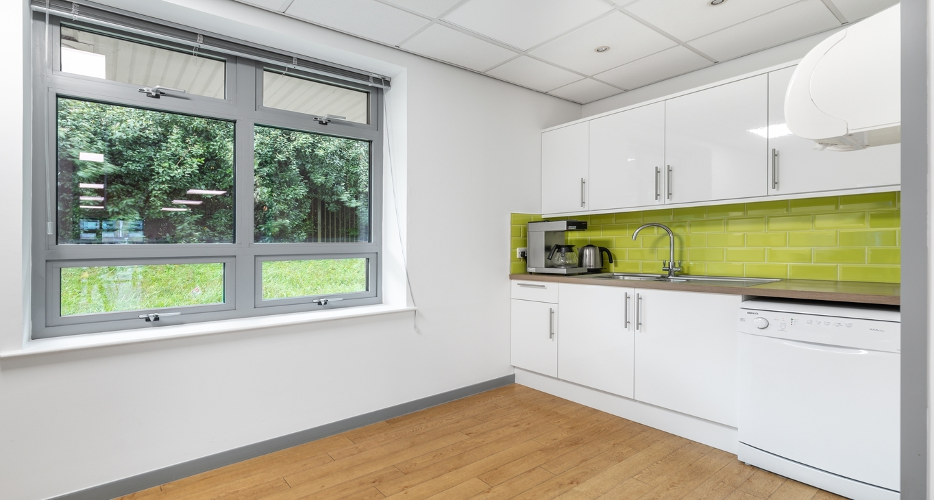 Rent office Rivermead Drive — photo 7