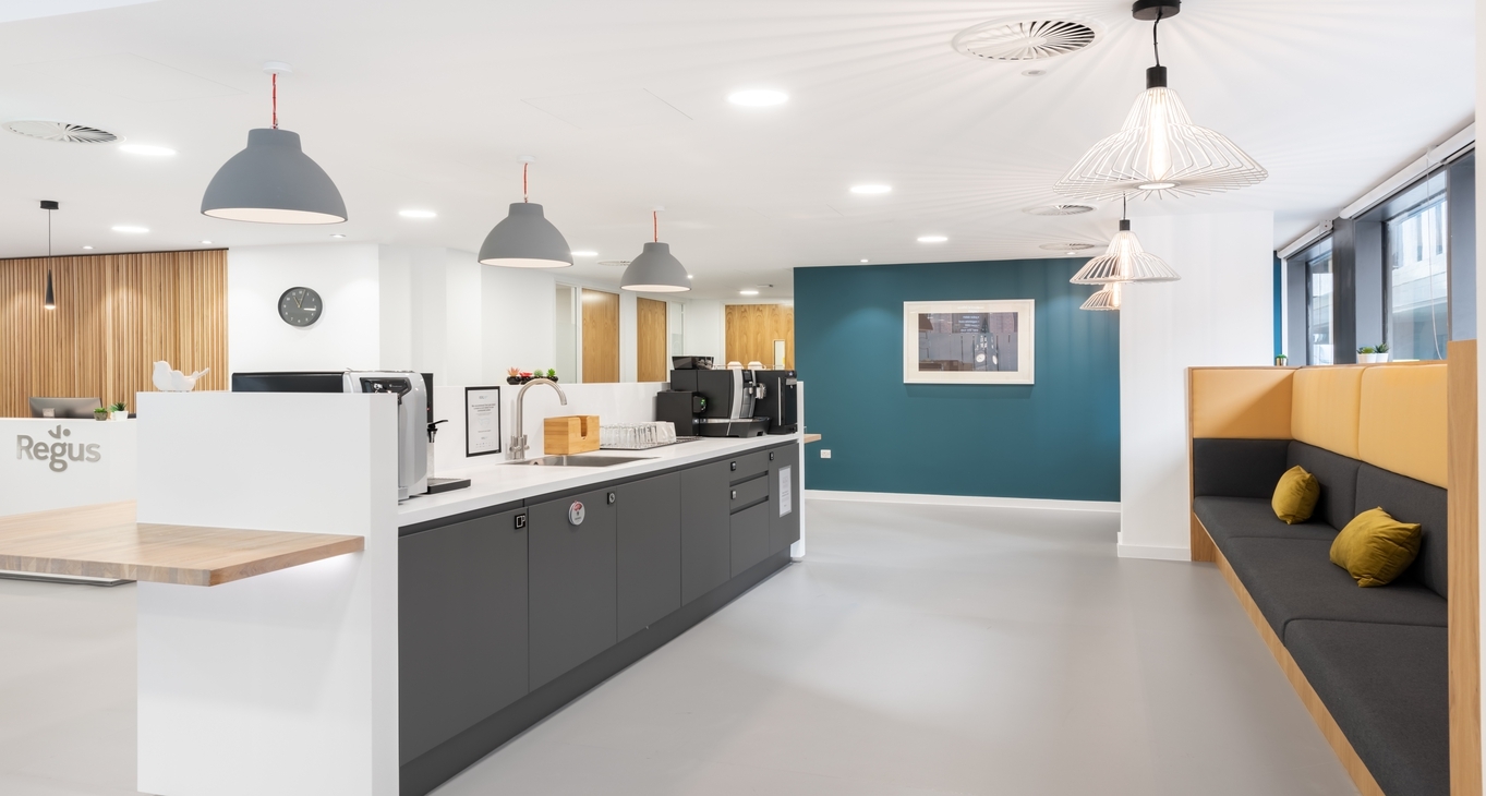 Rent office St James Tower — photo 4