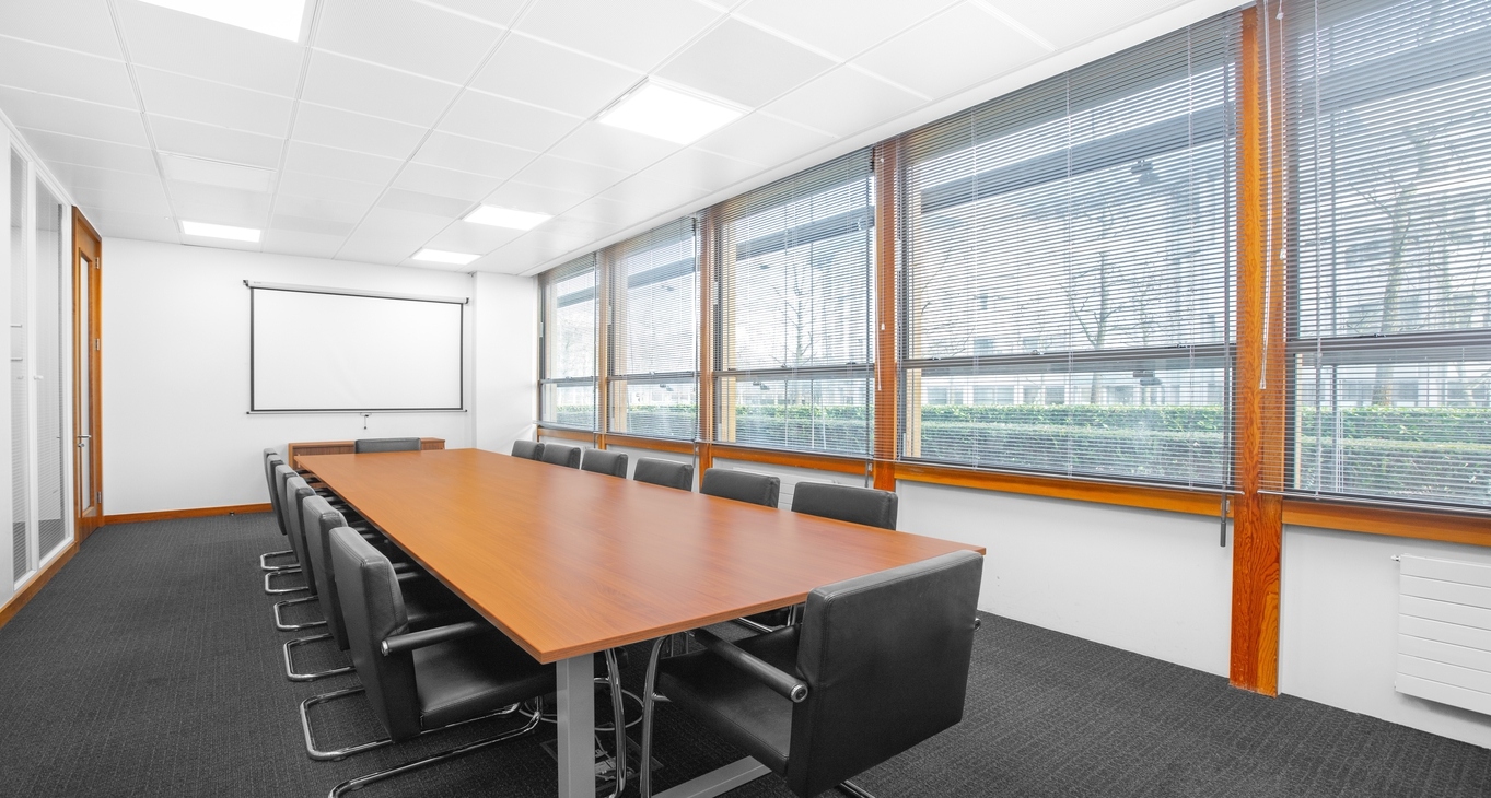 Rent office Stockley Park — photo 8