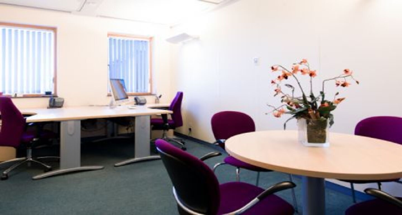 Rent office Theobald Street — photo 3