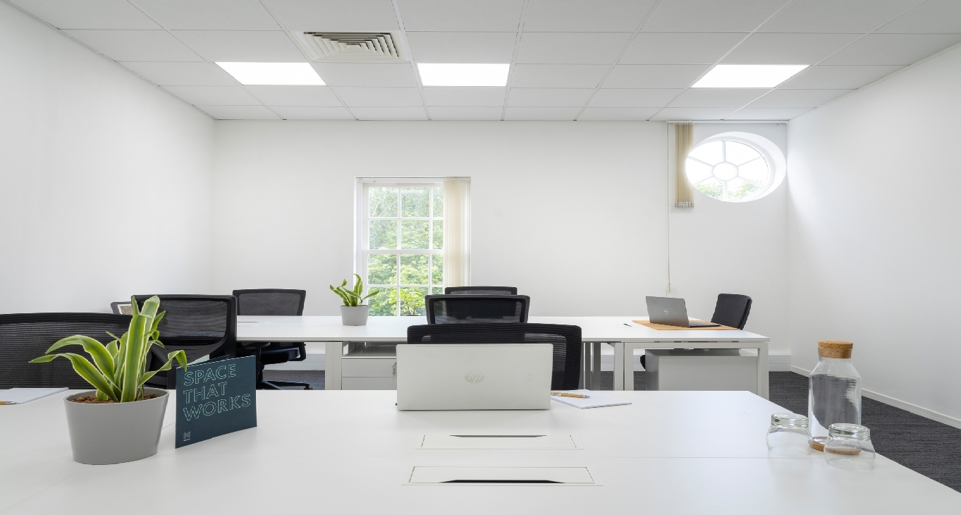 Rent office Thremhall Park — photo 8