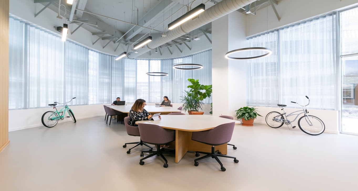 Pusat bisnis Two Post Oak Central Rent office Two Post Oak Central — photo 10