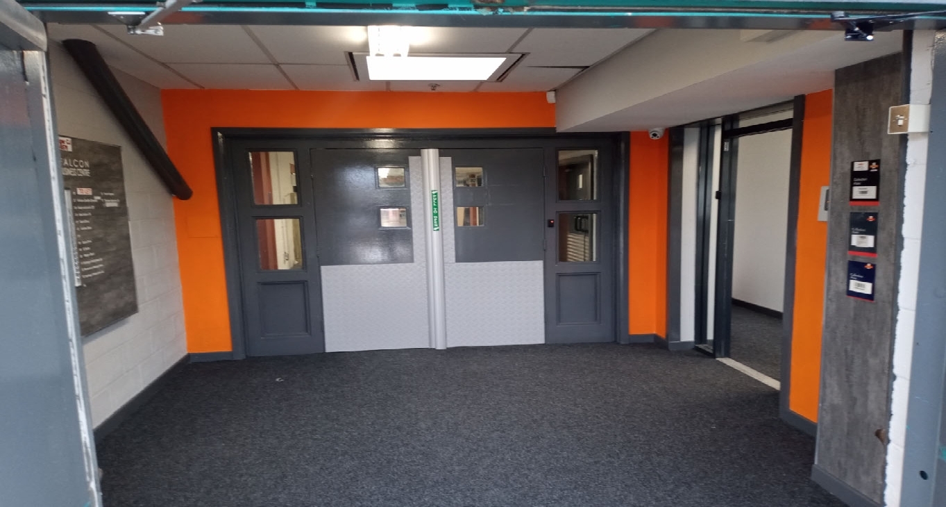 Rent office Victoria Street — photo 1