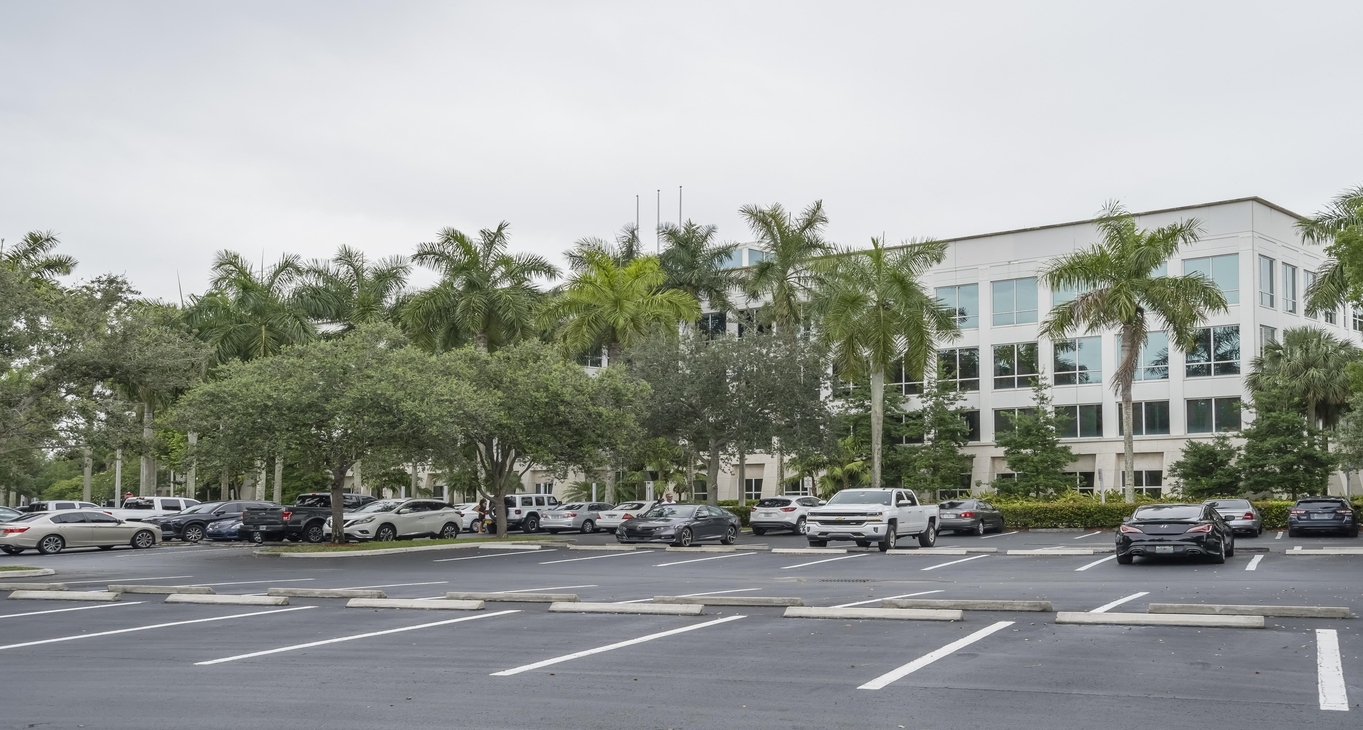 Sewa pejabat Weston Pointe II_8-8