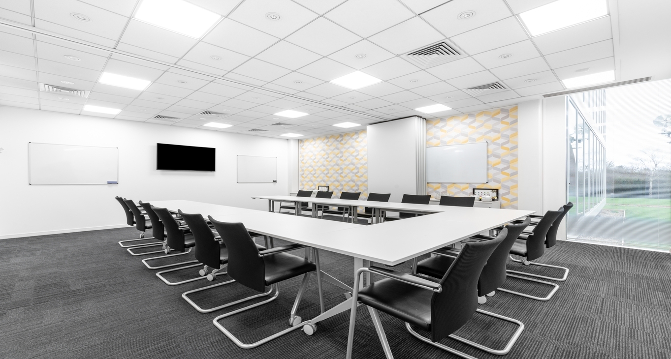 Rent office Windmill Hill Business Park — photo 4