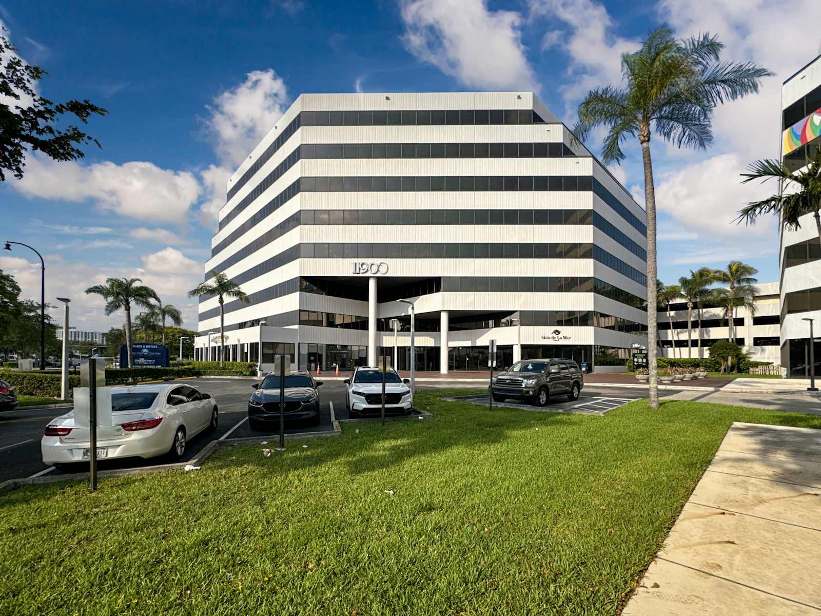 Rent office Spaces North Miami- Biscayne Blvd — photo 1