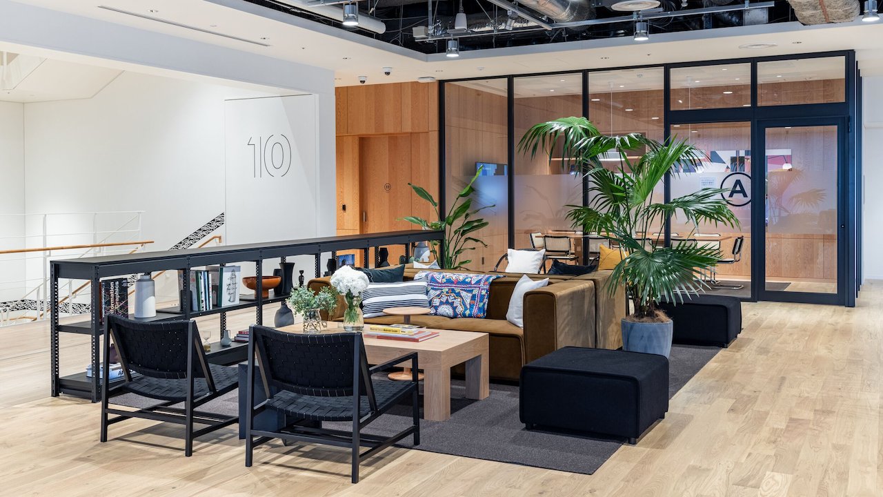 Rent office WeWork Tokyo Portcity Takeshiba — photo 4