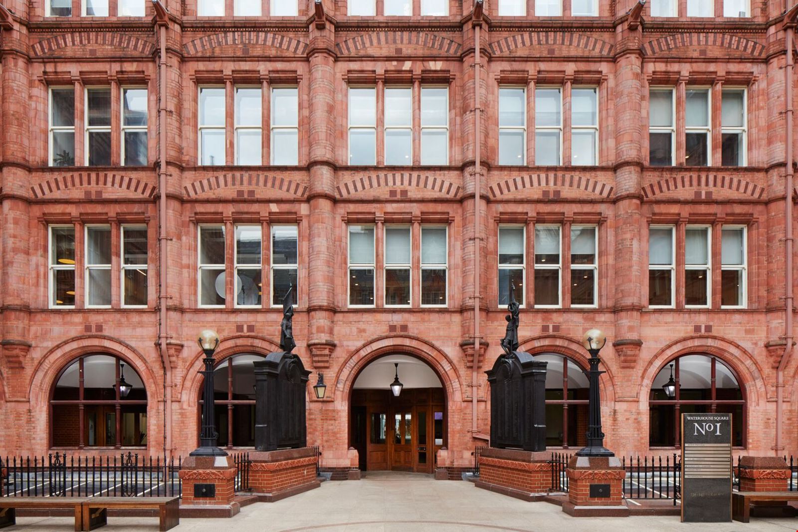 Rent office WeWork 1 Waterhouse Square — photo 1