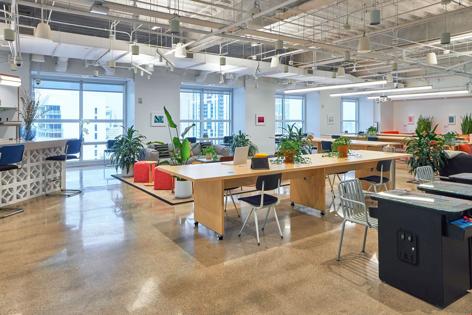 Rent office WeWork Southeast Financial Center — photo 1
