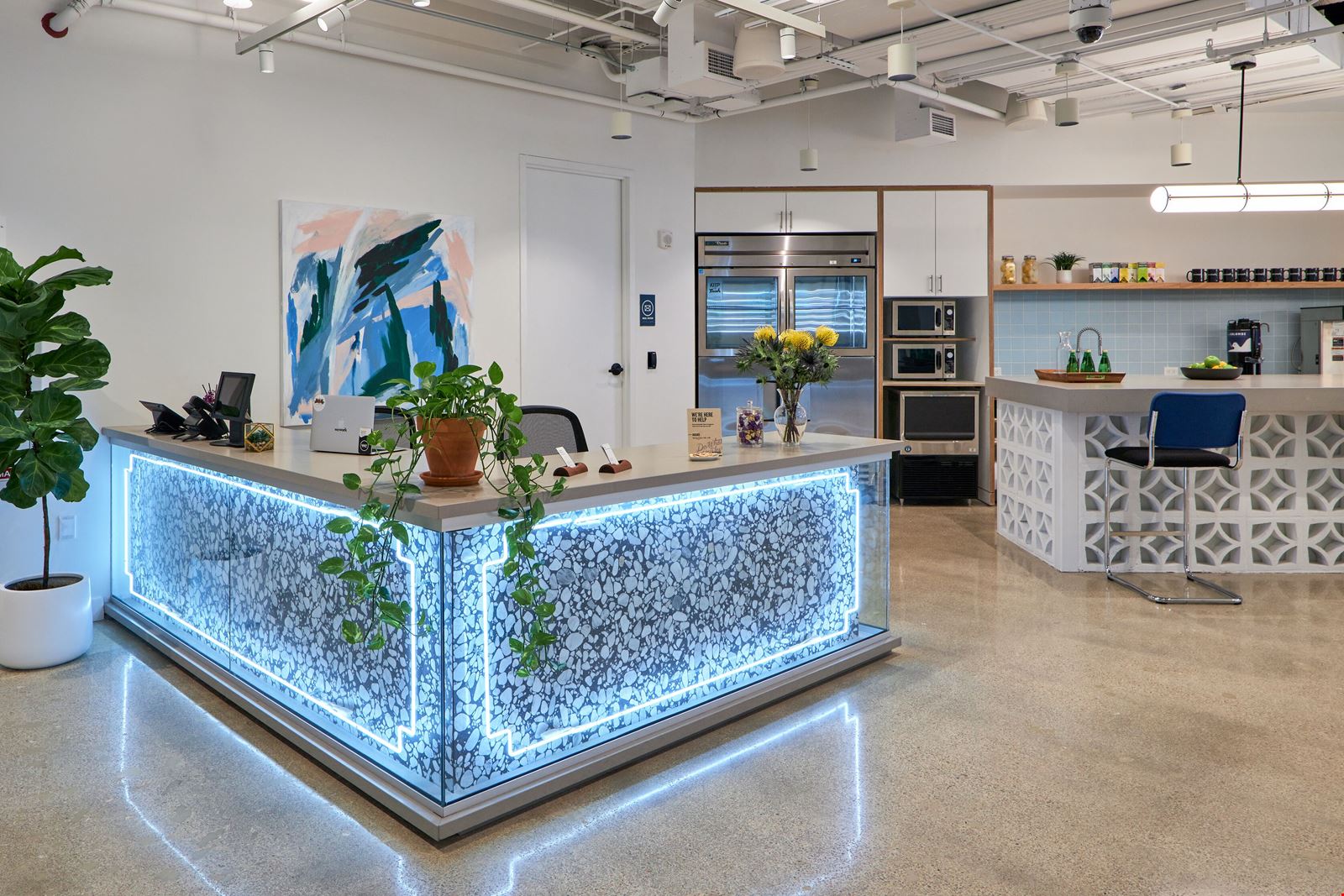 Rent office WeWork Southeast Financial Center — photo 2